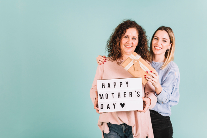 Möge innere Ruhe und Gelassenheit dein ständiger Begleiter sein. Zu deinem 50. Geburtstag wünsche ich dir Frieden im Herzen und die Kraft, jede Herausforderung mit Ruhe anzugehen.