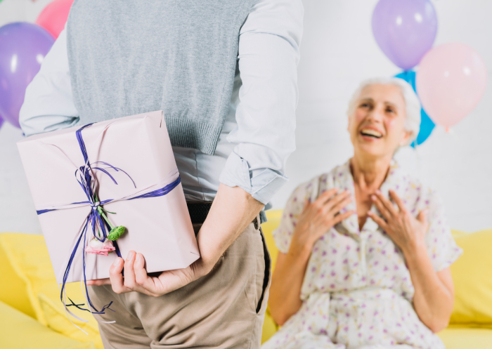 Besondere Geschenkideen 60 Geburtstag Frau fördern Heiterkeit und Neugier!