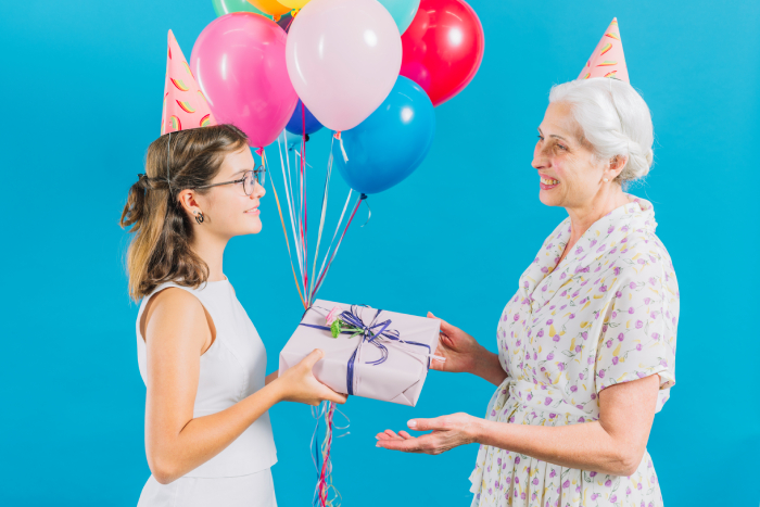 Passende Geschenkidee für 70. Geburtstag Frauen, die Accessoire lieben!