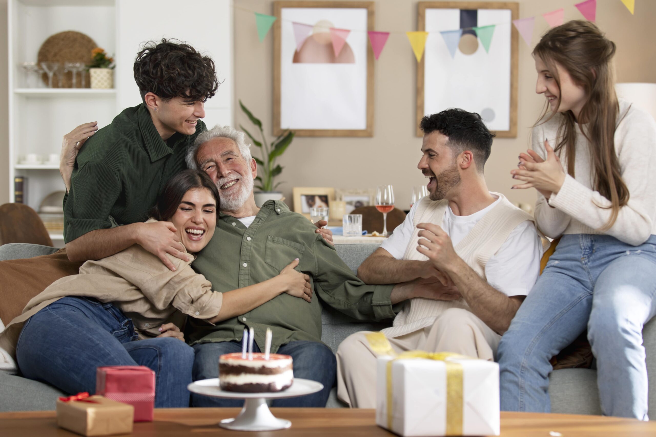 Wie können Sie eine Überraschungsparty für Oma und Opa feiern?