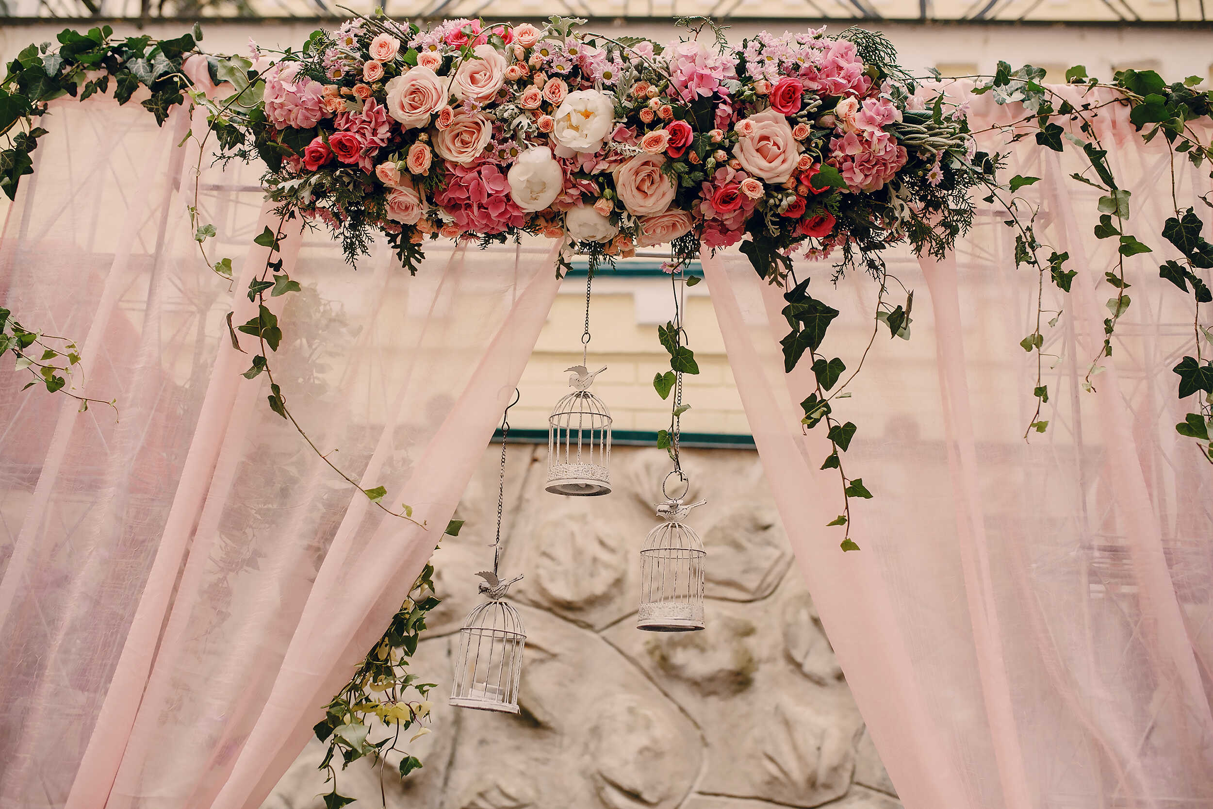 Kunstvolle Wanddekoration zur Hochzeit für Ihre Kollegen!