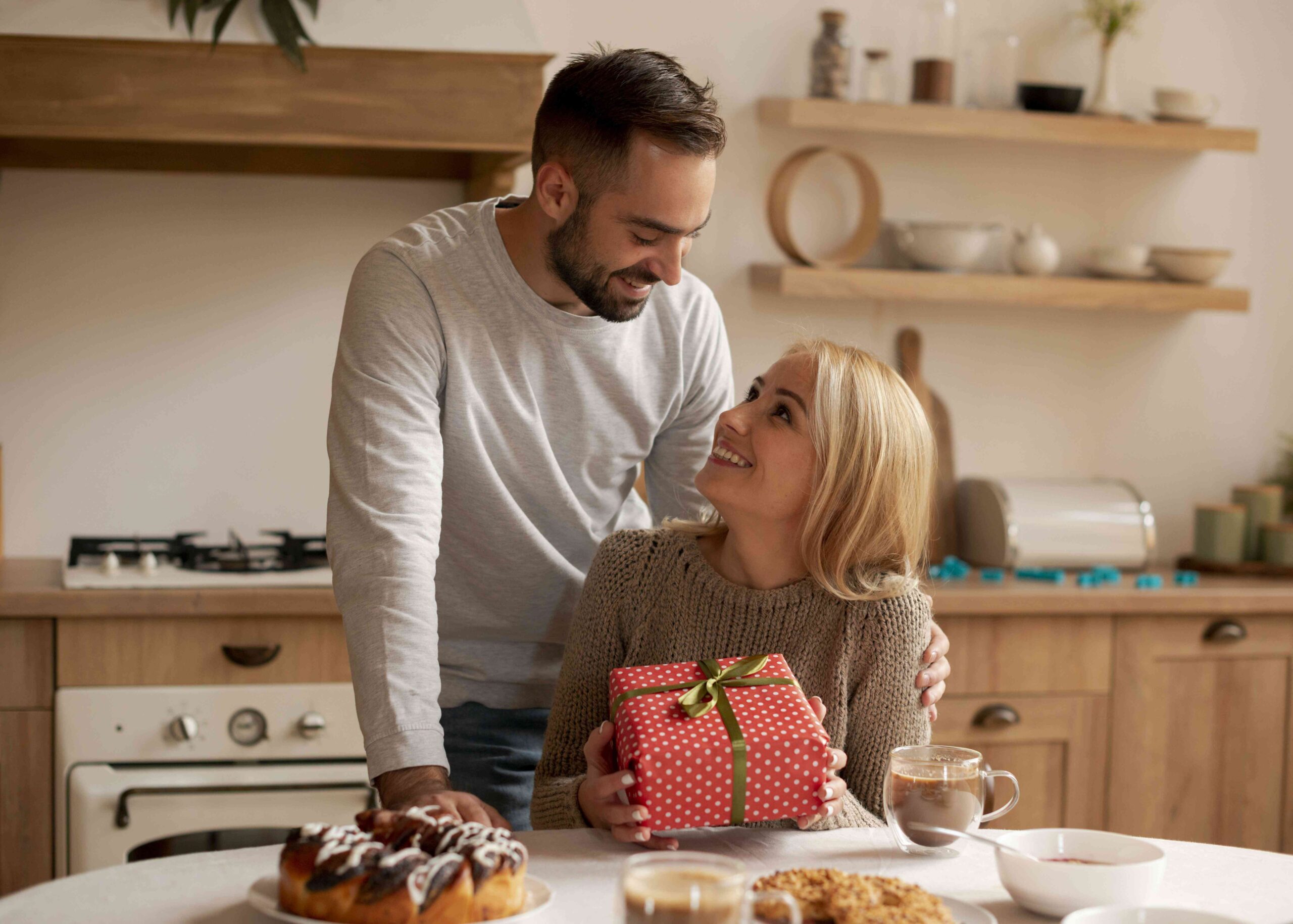 Top 40 Überraschende Geschenkidee für junges Paar | Vorsichtige Vorbereitung