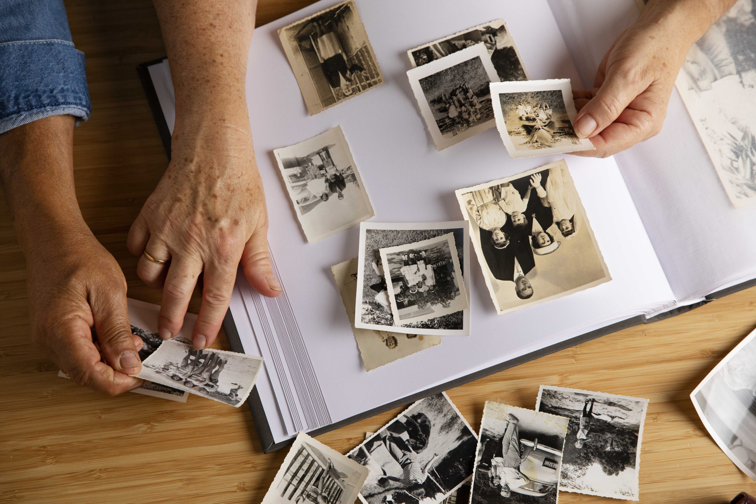 Fotocollage im Vintage-Stil als Geschenkidee für Oma selber machen