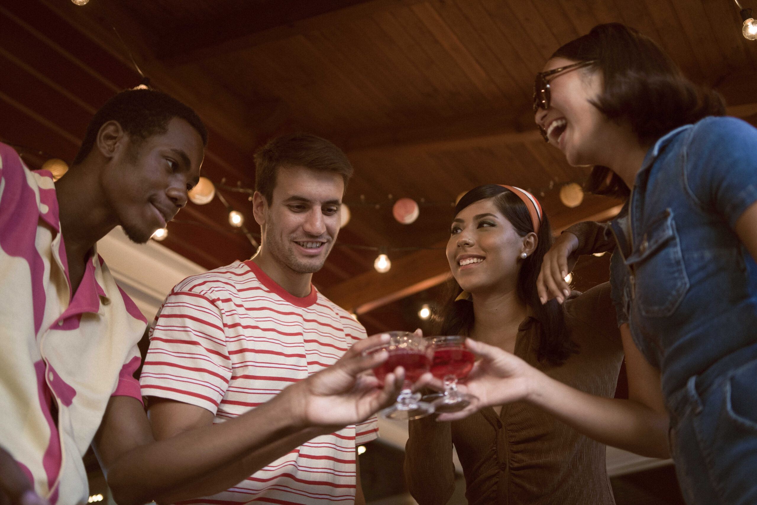 Überraschungs-Freundschaftsparty - Feiern gemeinsame Moment!