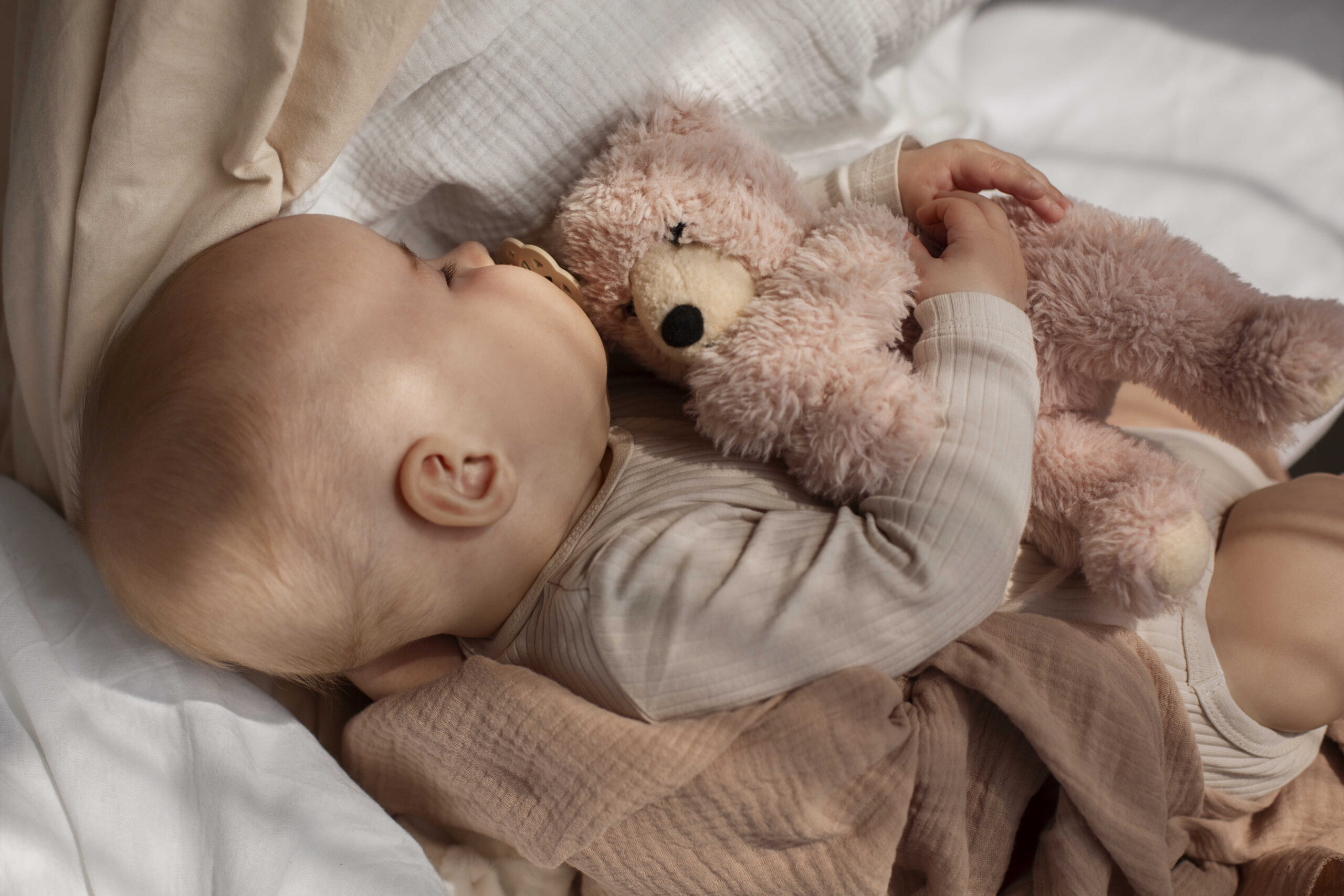 Stricken der Babydecke oder Kleidung